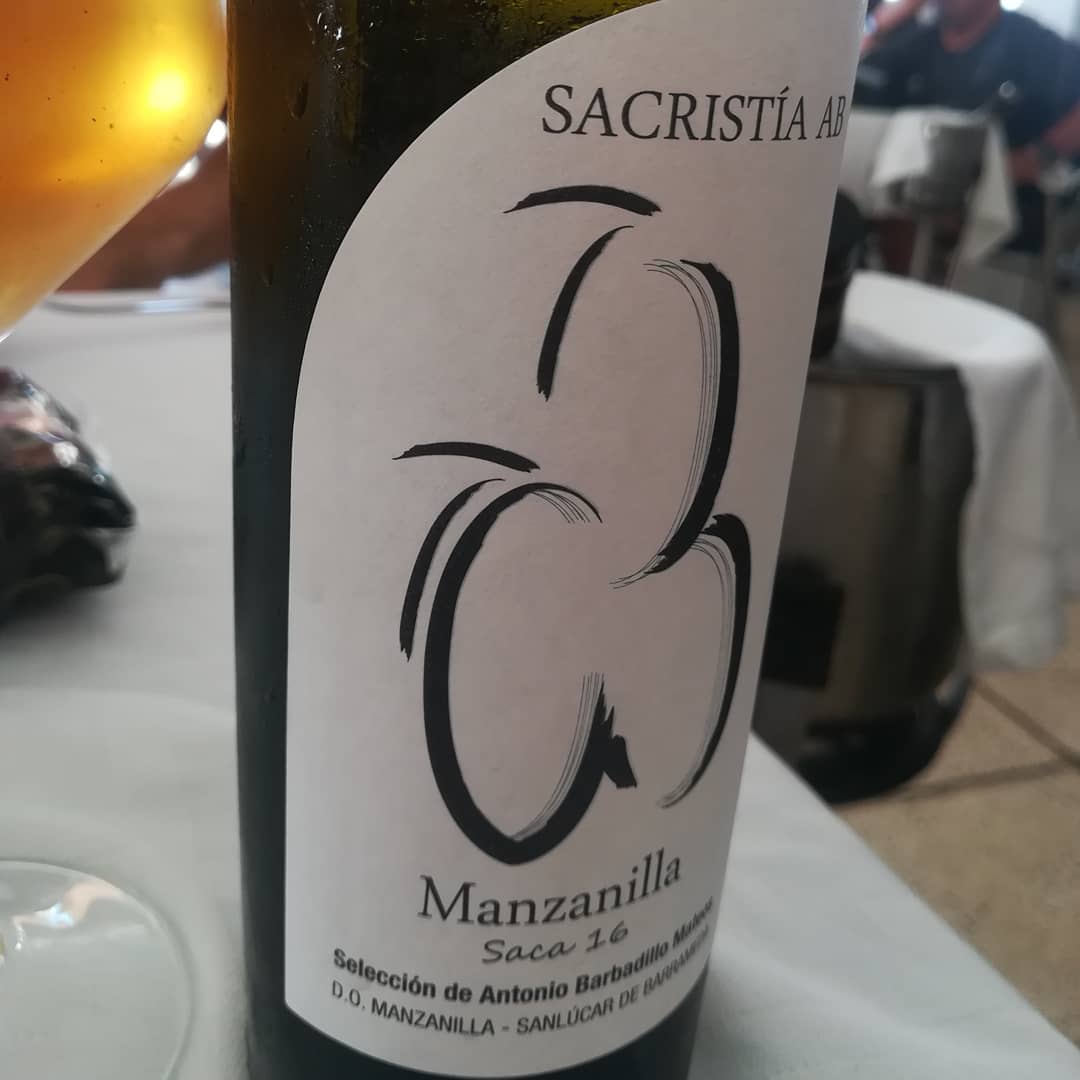 susublanca's tweet photo. Tan potente..tan seca..pero con.una salinidad que te envuelve!!😍🔝
.
#restauranteavanteclaro #sanlucar
#bajodeguia #sherryromance
#enelsursepierdelnorte #manzanilla
#antoniobarbadillo #sherrylover https://t.co/0UJhax8G6C