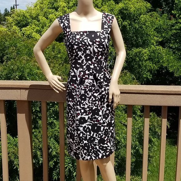 Kaysi07760511's tweet photo. So good I had to share! Check out all the items I'm loving on @Poshmarkapp from @TINAMARIE23 @annessa_flowers #poshmark #fashion #style #shopmycloset #londontimes #simplesarongs #jcrewfactory: https://t.co/0cMvAEOkxM https://t.co/CaPfIW9hKI