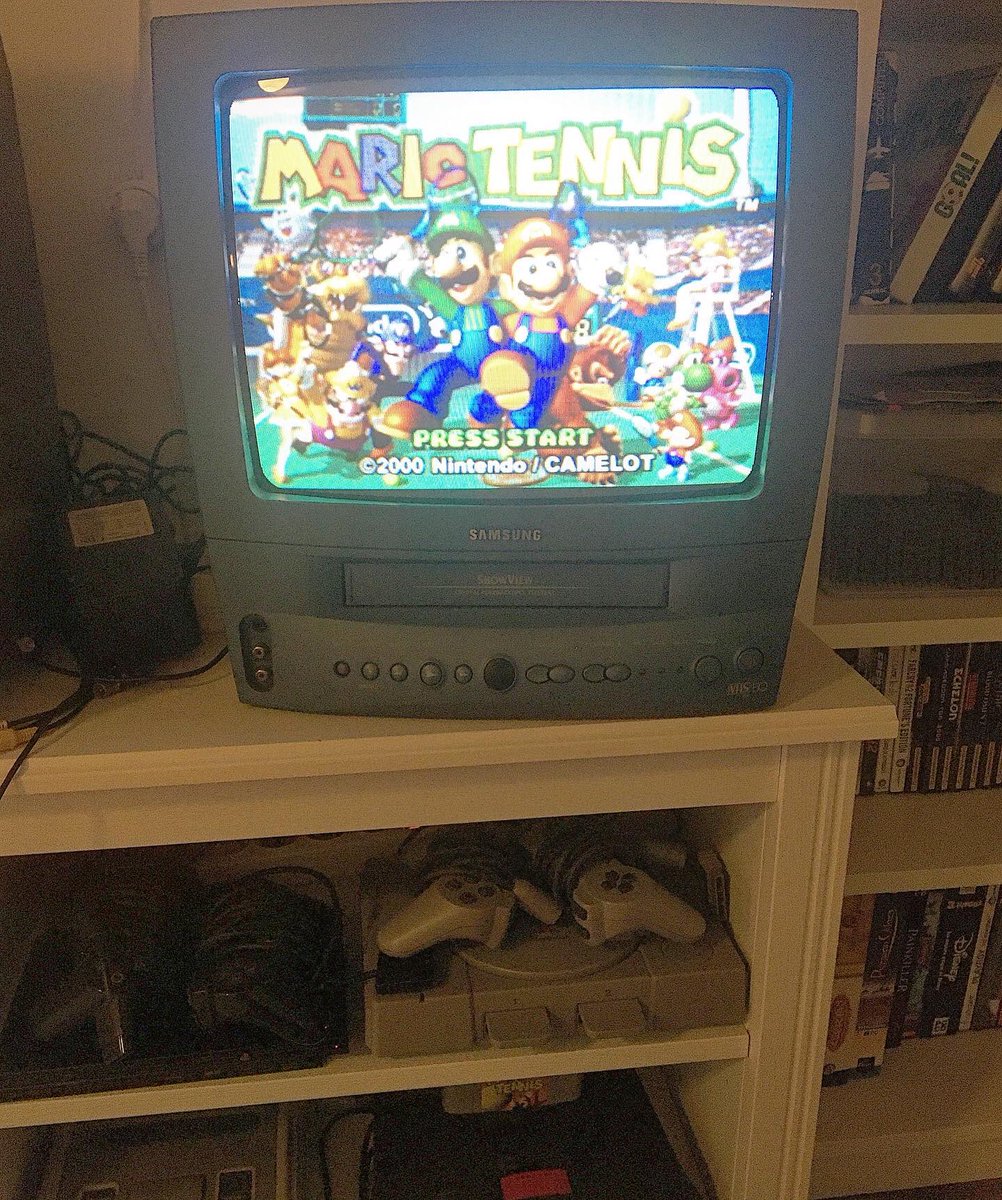 RetrogamerMr's tweet photo. Mario Tennis, Nintendo 64 (Camelot Software, 2000). Two weeks ago this game celebrated its 20th anniversary! 🏸
#retrogamer #retrogames #retrogaming #videogames #videojuegos #videogame #gamers #gaming #videogamer #mariotennis #nintendo #camelotsoftware #nintendo64 #mario #2000S https://t.co/Y8fhhxbgbO