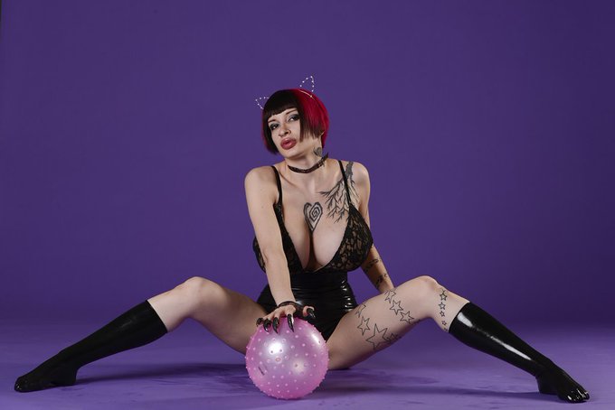 Here kitty kitty.. Here kitty kitty... play with me on https://t.co/2XroawjR1O / https://t.co/PqLsxQMIOq<a href="/tag/art"class="tags"><span>#art</span></a><a href="/tag/butt"class="tags"><span>#butt</span></a><a href="/tag/latex"class="tags"><span>#latex</span></a><a href="/tag/fetish"class="tags"><span>#fetish</span></a><a href="/tag/fetishmodel"class="tags"><span>#fetishmodel</span></a><a href="/tag/bigboobs"class="tags"><span>#bigboobs</span></a>