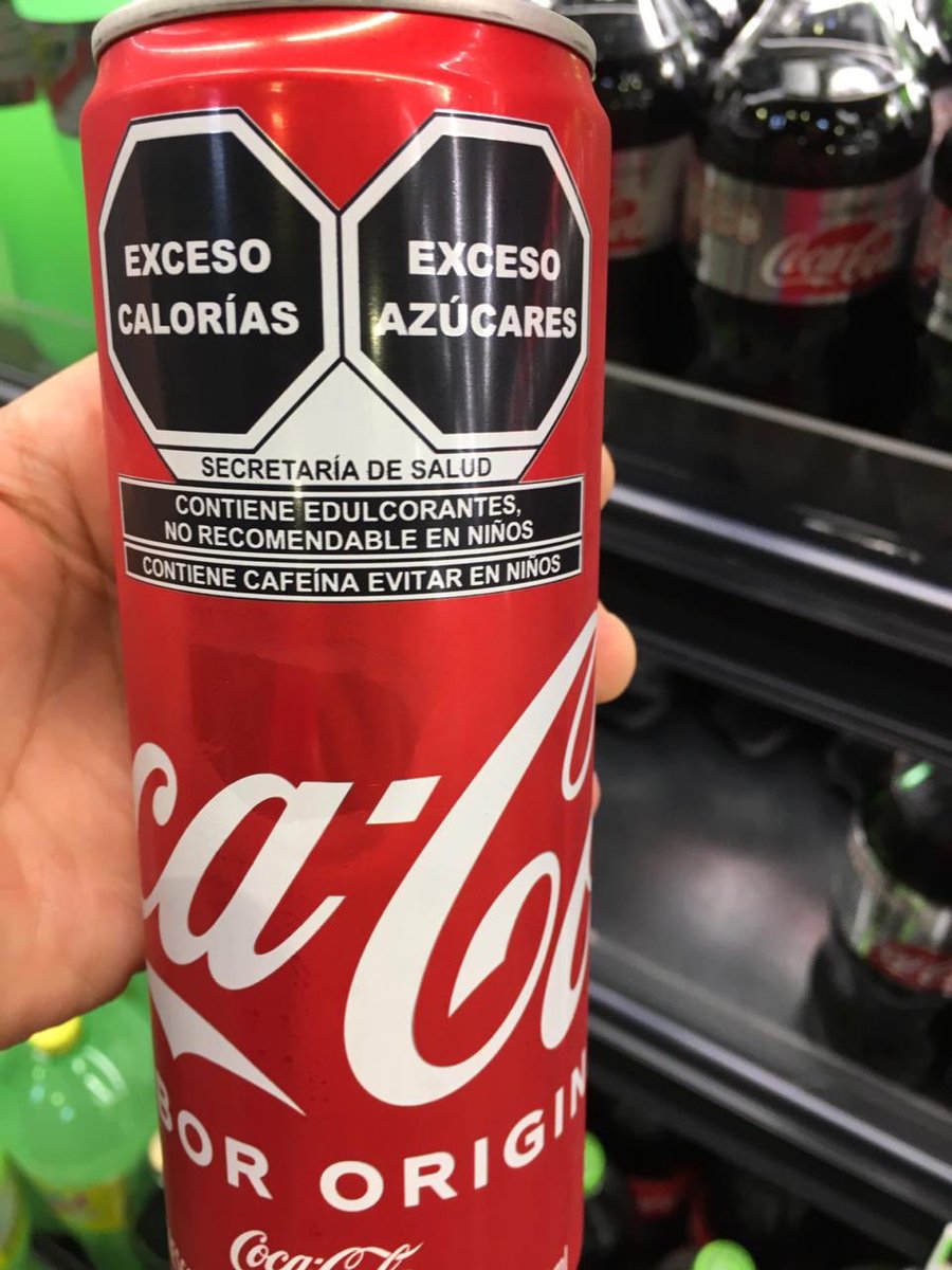This is how #cocacola looks with the new Mexican food #warninglabels 🛑🥤
Now it’s easy to know this product has excess calories and sugar; it also informs it should NOT be consumed by children since it has non-caloric sweetners and caffeine. 
#Junkfood #obesity #sodakills