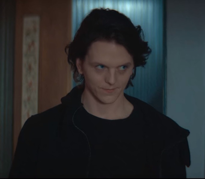 laurits from ragnarok looking exactly like young loki;a short but necessery thread
