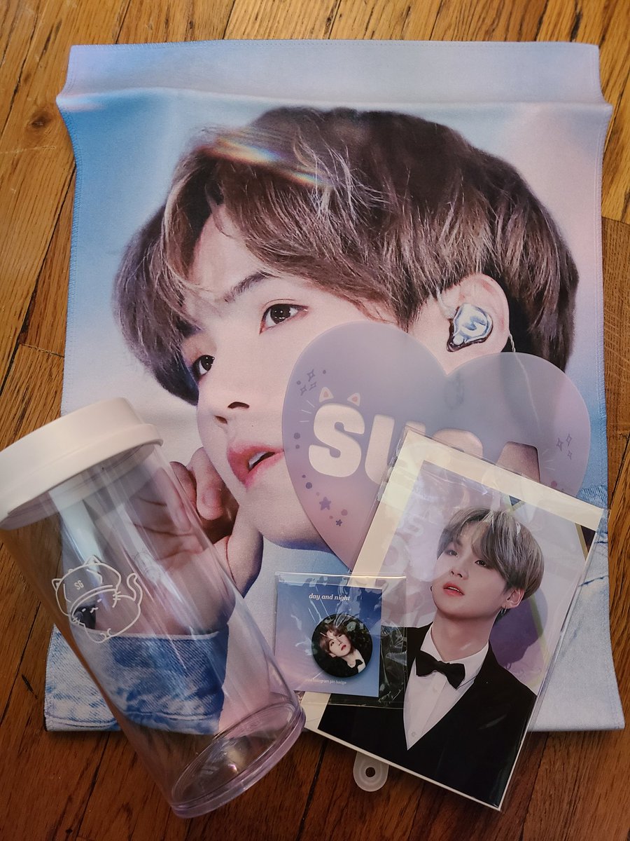 starrymoonjimin's tweet photo. A big thanks to @TheHalesNyx for hosting this GO. My sister loves it!! Also a big thanks to @majorscale_kr for designing this beautiful slogan. 💜💜  #NYXgos https://t.co/uM5ChD6A96