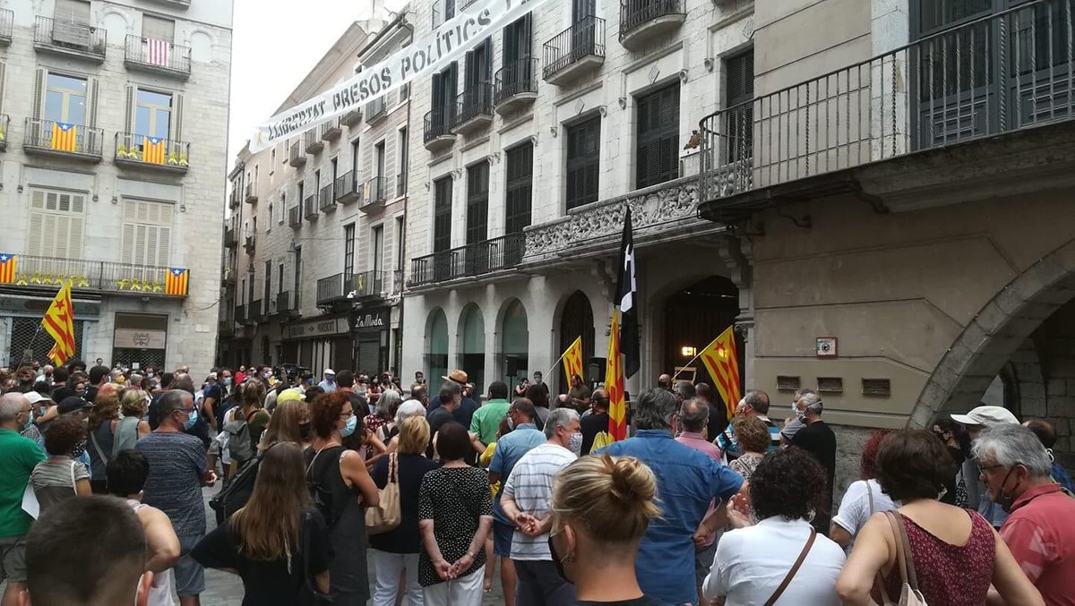 #Celrà presents a l’acte de #Girona #CrememLaCorona i ‘estat que ens oprimeix ! Lluitem per fer efectiva la independència i construir la #RepúblicaCatalana