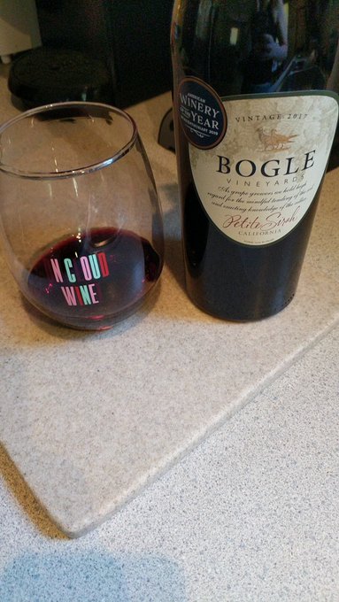 Already drinking #winelover https://t.co/UBl8YCbvf6<a href="/tag/winelover"class="tags">#winelover</a>