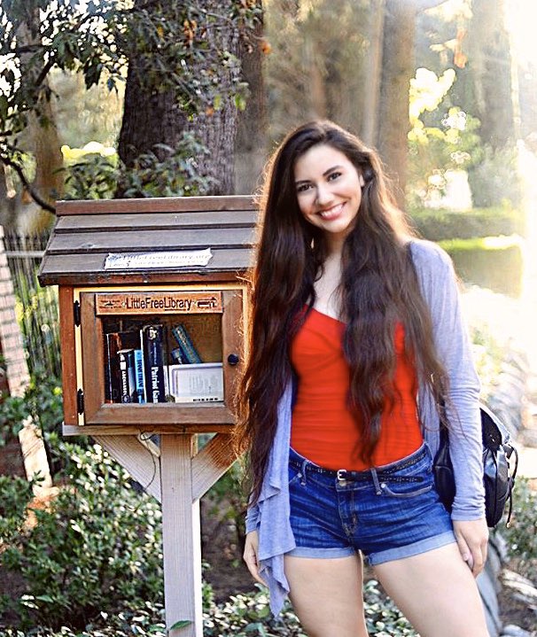 📚I love finding new spots for books🍃🤪 🌿 Sunshine. Learning. Or just an escape. Books open your mind and imagination!

#NationalBookLoversDay #LiteracyAdvocate #Leadership #Mentor #Educator 🚀 📖 
#Pasadena #California