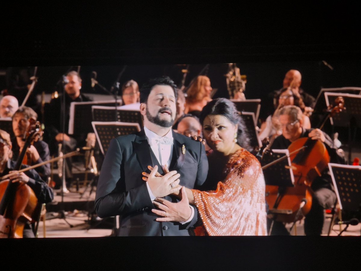 ROBZIK's tweet photo. Congiunti al Circo Massimo. Anna Netrebko e Yusuf Eyvazov per @OperaRoma https://t.co/1IlVnZvp6r