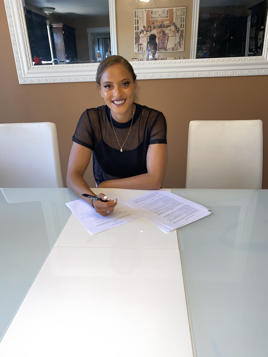 I’m excited to announce that I signed to play professionally in Feinberg, Germany.🇩🇪This has always been a dream of mine since a little girl. I can’t thank my family and friends enough for always supporting me. I’m onto bigger things & even bigger blessings.Only up from here. https://t.co/V8k5TpCrRU