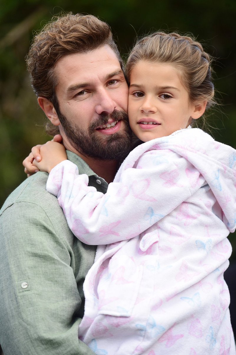 tatliyalanimbr's tweet photo. Feliz dia dos pais!!!👨‍👧💙
Principalmente ao nosso Nejat que era um pai perfeito para Kayra.
#BenimTatlıYalamım 
#DiaDosPais https://t.co/RqekmqBiTG