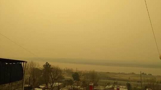 more pics of the smoke. this is in villa constitución, a city of santa fe. this is how they’re living.