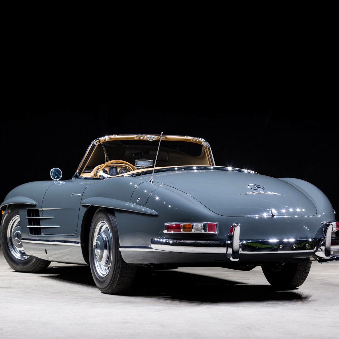 JamesEdition's tweet photo. This is exactly what the Mercedes-Benz for US$1.7M looks like.

The 1961 Mercedes-Benz 300SL was a car ahead of its time, featuring a groundbreaking style coupled with top-class performance.

Price: US$1,700,000 https://t.co/eZp1IS6pHe https://t.co/32u3wW1Jau