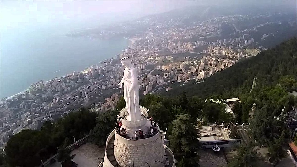 web_pastor's tweet photo. Esta la gran y bella estatua monumental mariana que preside Beirut. A ellla encomendamos a nuestros hermanos libaneses, especialmente a nuestros hermanos católicos de rito maronita! #PrayforLibano https://t.co/o0Sl7kUjF6