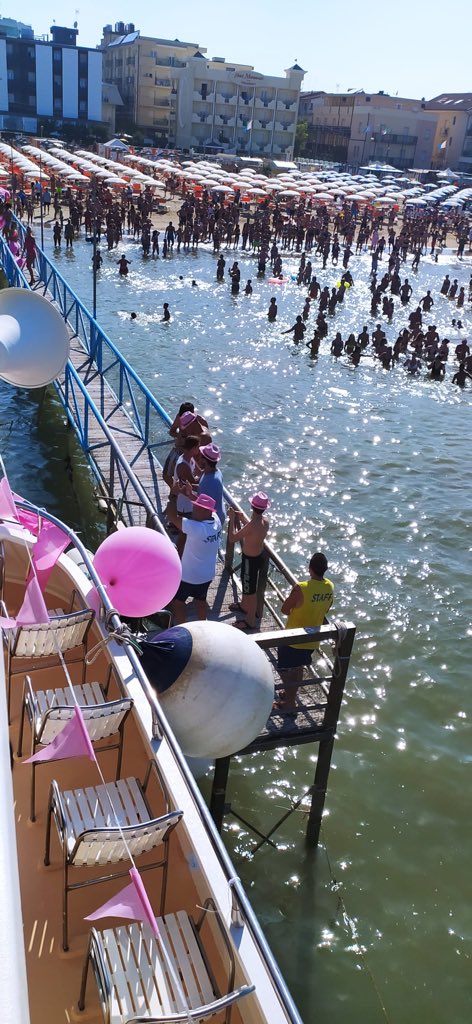 La Notte Rosa 💖 a Bellaria Igea Marina! 
Pink Boat 🚢 
#estate2020 #lanotterosa #pinkweek
