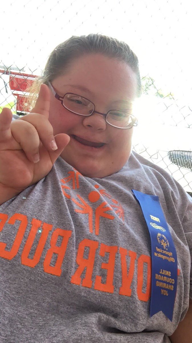 We R asking 4 all 🙏🏻 right now as Chloe continues to fight COVID-19. She is only 18 &amp; in ICU &amp; her parents can’t be with her. She is on a vent &amp; recently has an infection. She has a long fight ahead of her please 🙏🏻 for her &amp; her family! <a href="/blakeshelton/">Blake Shelton</a> she is your biggest fan