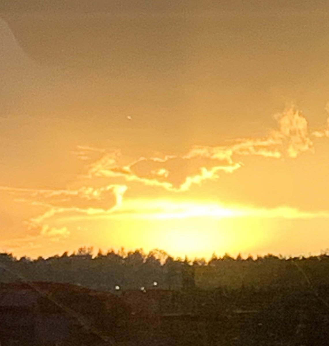Inge_Bene's tweet photo. Beautiful sunset 🥰🌟#sunset #sunsetphotography #sonnenuntergang https://t.co/BUlQXJkTDy