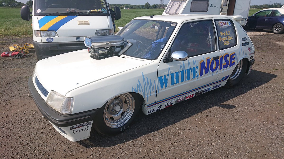 kellibrrtt's tweet photo. What a cracking weekend at @MelbourneRacew1 Great cars, bikes, atmosphere & venue... Just wow! What a place this has become.. With alot of hard work! This is only going to get bigger & better! #dragracing #dragstrip #ukdragracing #funnycars #rwyb #fastcars #racing #cars #bikes 👌 https://t.co/zFq0oWFZvY