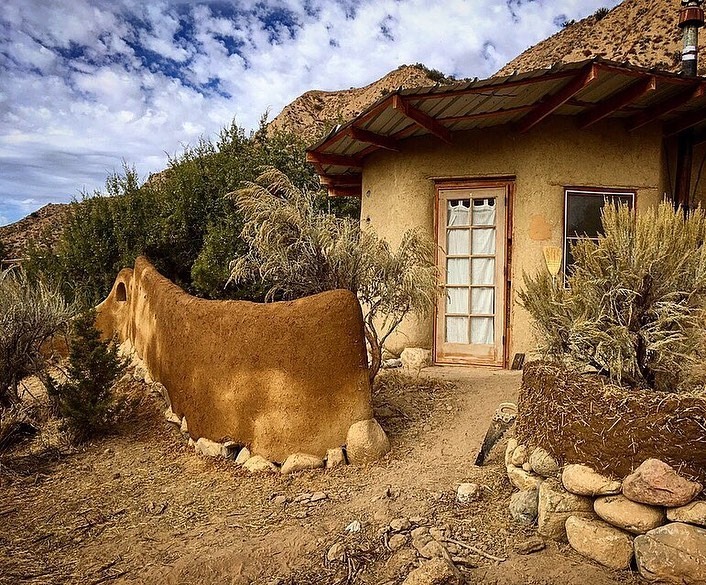 Check out @earthenshelter 's video tour of "The Farmhouse" at @quail_springs . Nestled in between our goat herd and our chickens, this 120 sq ft cob cottage is loaded with storage. Watch the tour here: patreon.com/quailsprings