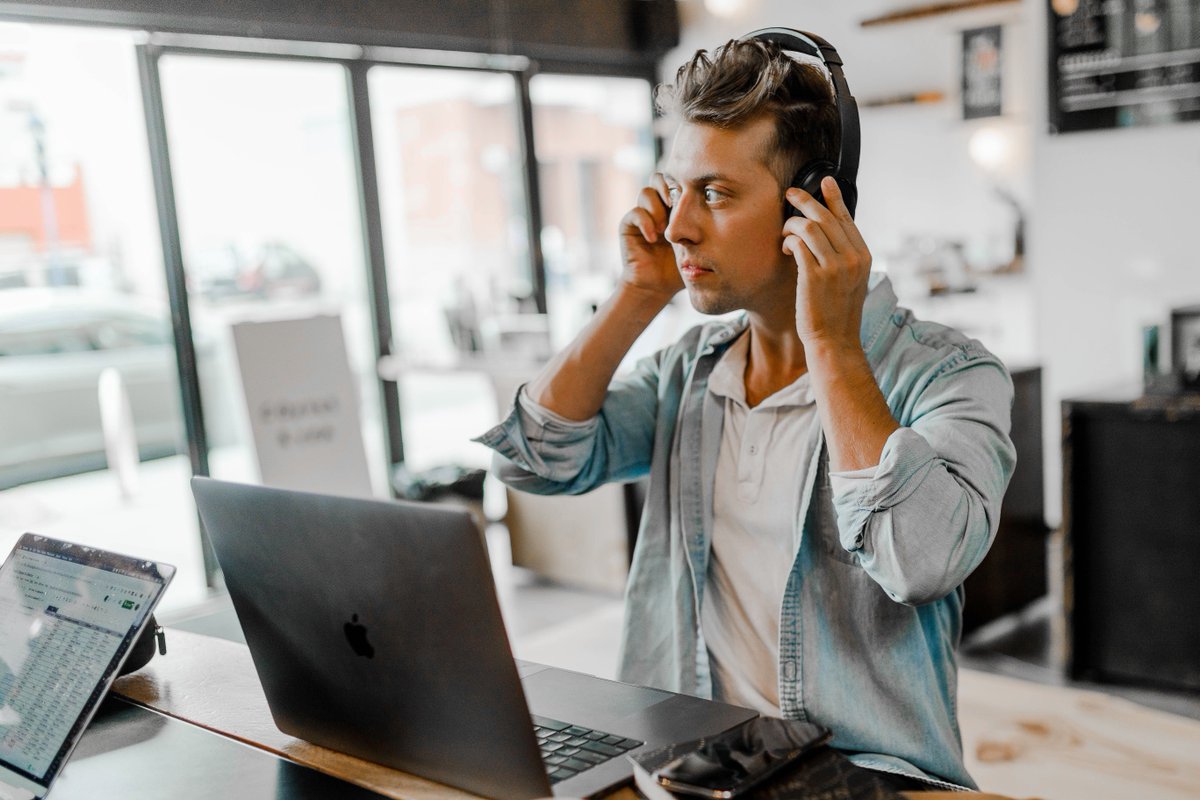 Do virtual workers need to leverage more communication 📱resources to convey their messages? Remote workers need to be more empathetic using their spoken words to connect with their peers: bit.ly/2MqkHX6 #words