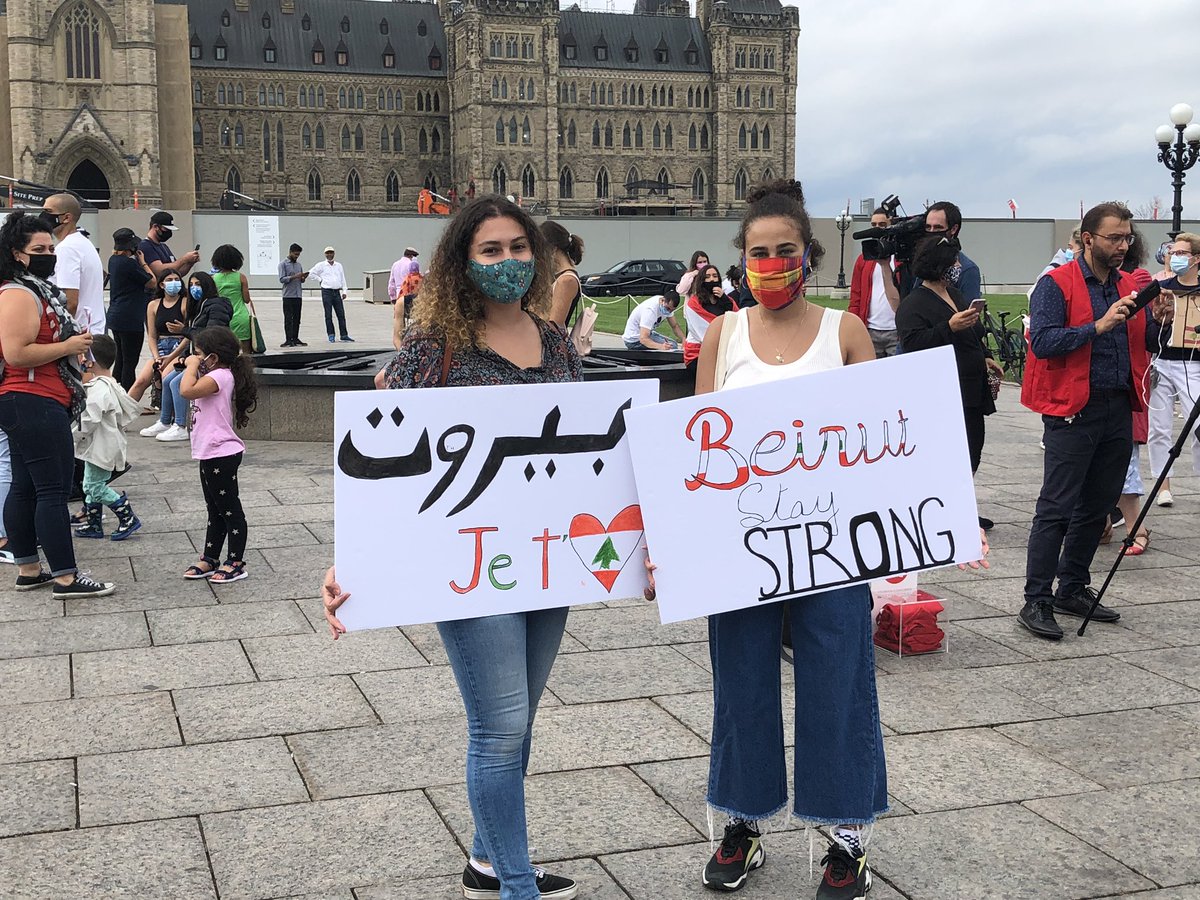 FionaCollienne's tweet photo. Beaucoup de familles - beaucoup de drapeaux. Et un sentiment commun, nous dit-on ici, la colère après la double explosion de mardi. « On veut des changements », me dit une jeune femme originaire du Liban mais qui vit à Gatineau #iciottgat https://t.co/dhWjP0WviK