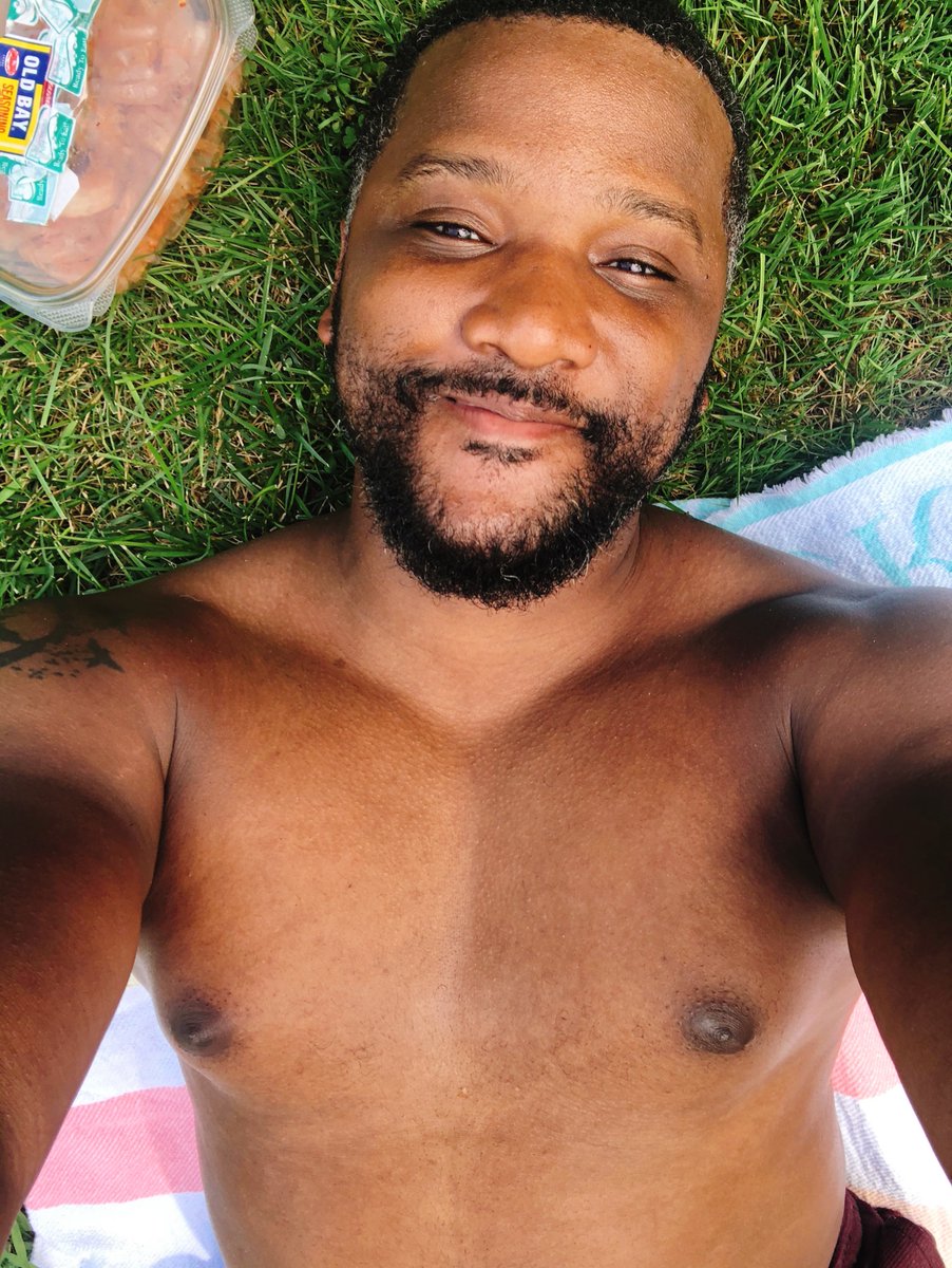 MelvinLogan's tweet photo. Sunny Sundays 🌞🦐🥃 #gay #gaydaddies #gaymen #blackgaymen #gaybeard #beardedmen https://t.co/9NnZ1xKFZy