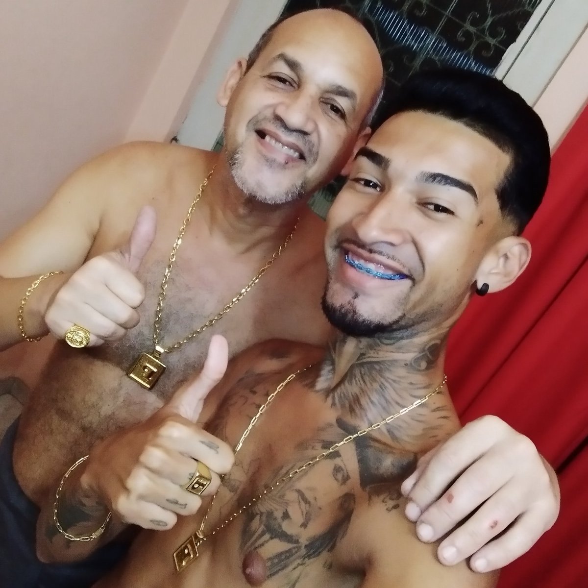 2pFavela's tweet photo. HOMEM TÁ AÍ NÉ.. PAIZÃOO FAIXA PRETA.. MEU AMIGO.. NEM TEMHO MUITAS PALAVRAS PRA TE DIZER COMO O SENHOR É IMPORTANTE NA MINHA VIDA.. COROA?? QUERO TE DESEJAR UM FELIZ DIA DOS PAIS.. #TMJJ #SMP #TEAMUUUH #MEU #RLK 🥋❤ https://t.co/OVKJUobPTP