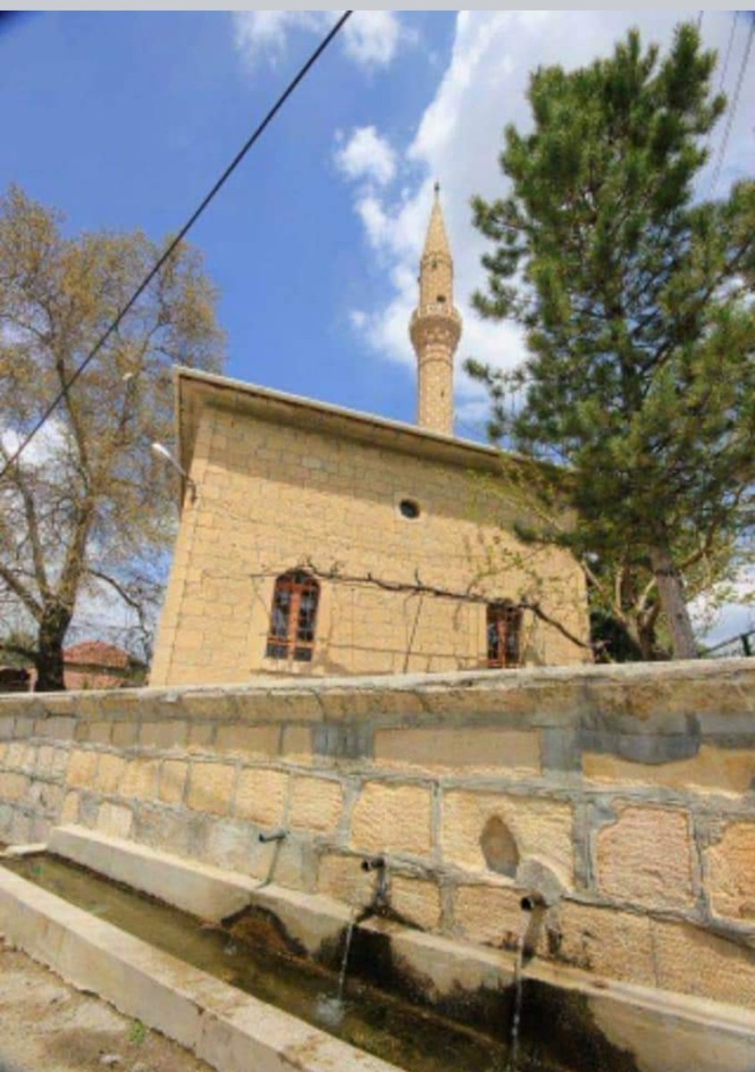 esraucuyorum's tweet photo. #burasıkeçiören
@turgutaltinok06 @keciorenakparti @keciorenbeltr @ankarabbld
Tarihî köy çeşmesinin eski haliyle yapılmasını istiyoruz... https://t.co/KNgDewBgyn