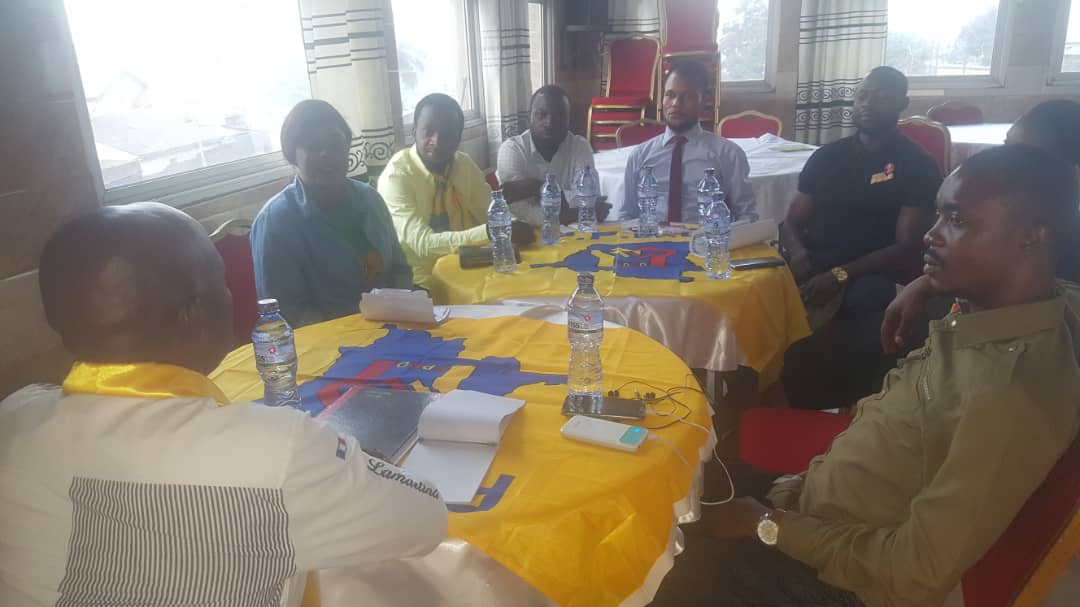 CommunalMont's tweet photo. #RDC: Comité exécutif Mont-ngafula/PPRD:
Une réunion s'est tenue ce dimanche 09/08/2020.présidée par le sec executif M.Jules Osombo, assisté de ces collaborateurs cette réunion a tourné au tour de prochaine 'installation des membres exécutif des quartiers de la commune.... https://t.co/IJJ1uelnFv
