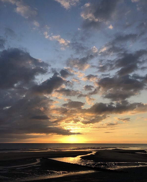 janey25_7's tweet photo. No filter needed here 😍#FyldeCoast #sunset what a way to finish a day #wow https://t.co/cOhO5xPYXX