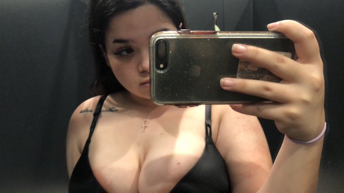 I&rsquo;m at the gym and I&rsquo;d love to treat myself to some food afterwards. Come see what I got!! Doing deals<a href="/tag/booty"class="tags"><span>#booty</span></a><a href="/tag/snapchat"class="tags"><span>#snapchat</span></a><a href="/tag/butt"class="tags"><span>#butt</span></a><a href="/tag/porn"class="tags"><span>#porn</span></a><a href="/tag/message"class="tags"><span>#message</span></a><a href="/tag/horny"class="tags"><span>#horny</span></a><a href="/tag/pussy"class="tags"><span>#pussy</span></a>