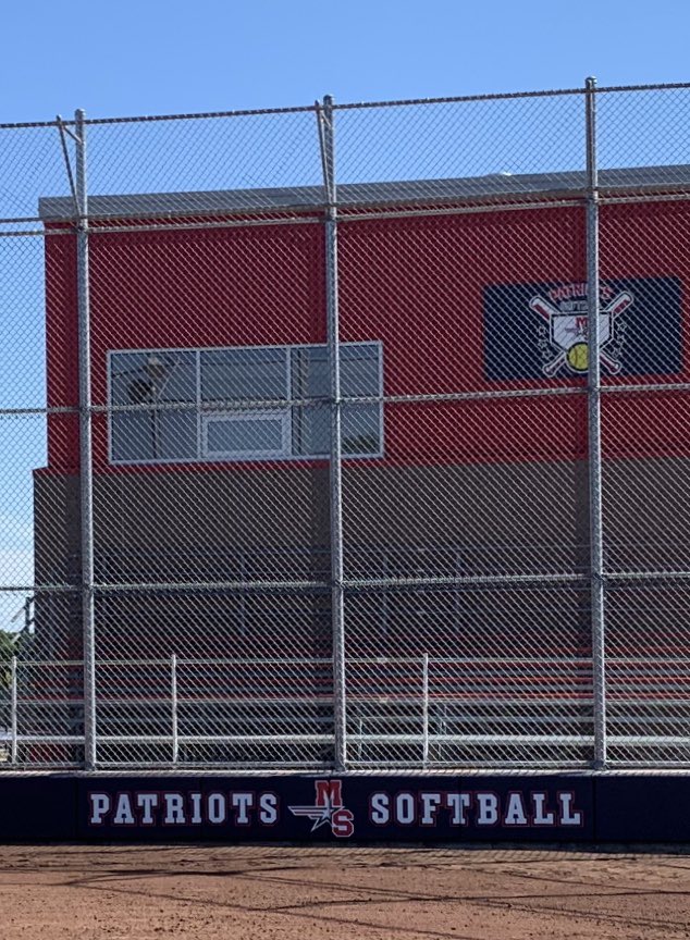 MSPatriotsSB's tweet photo. Banners are up, new backstop is installed, the field will be the best it’s ever been! To everyone that has helped from @MackBrosGrounds, @mpsfacilities, and my special crew this afternoon, thank you! Now let’s mask up and play!! #Patriots2020 #4rules #CNred https://t.co/KnyU87fylU