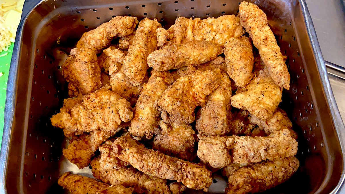 Yo_Swell's tweet photo. Chicharron de pollo is done! https://t.co/HIRTTxWRm6