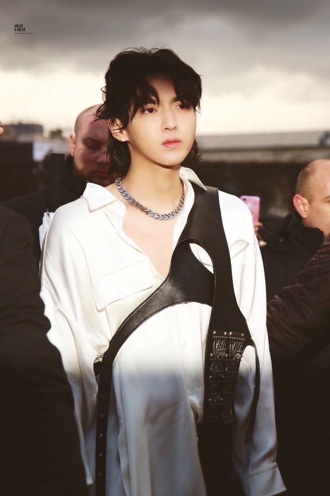 OnlyCanFuckYou's tweet photo. بیاین راجب یقه باز کوفتیش و اینکه میخوام با اون گردنش چیکار کنم حرف بزنیم

#엑소 #exo #weareoneEXO
@weareoneEXO @layzahang https://t.co/7fTW6ZPmi7