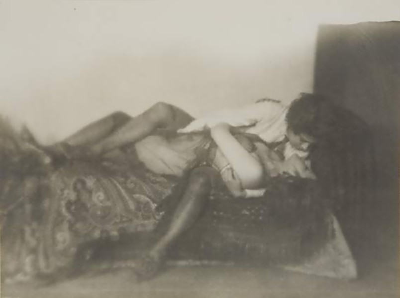 ShakesisterGrim's tweet photo. !*Germaine Krull – Les Amies, 1924*!
#sapphic #photos #photographers #love #women #erotic #art #hexfiles https://t.co/cscCYmkYIf