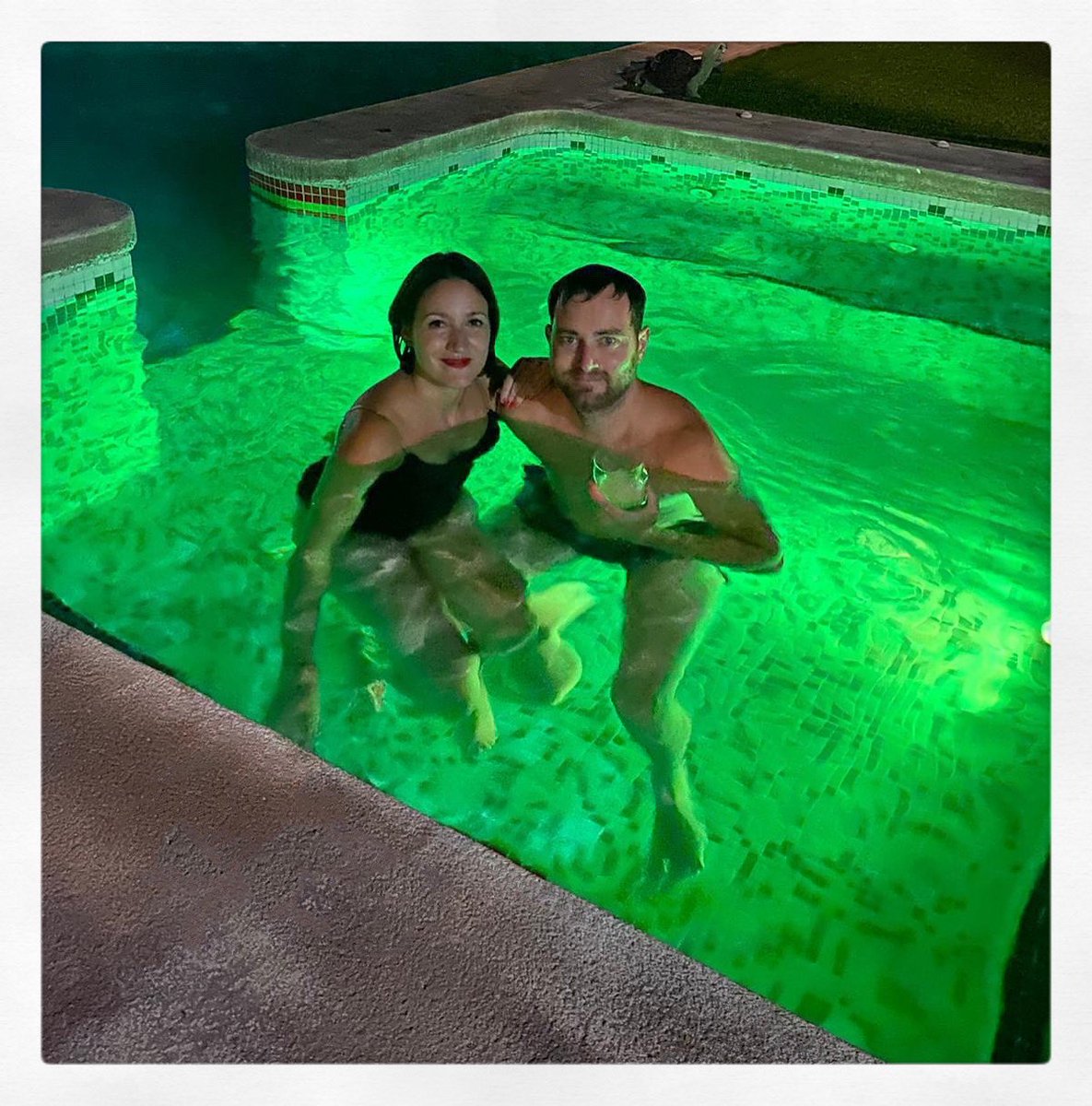 PilarVictorio's tweet photo. Night swim π§π§π§ #swim #swimming #swimmingatnight #swimmingpool #holidays #vacaciones #summer #hot #piscineando #life #alienpool #green #aboutlastweekend #teacherslife #englishteacher #teachersofinstagram https://t.co/04BO7Tecla