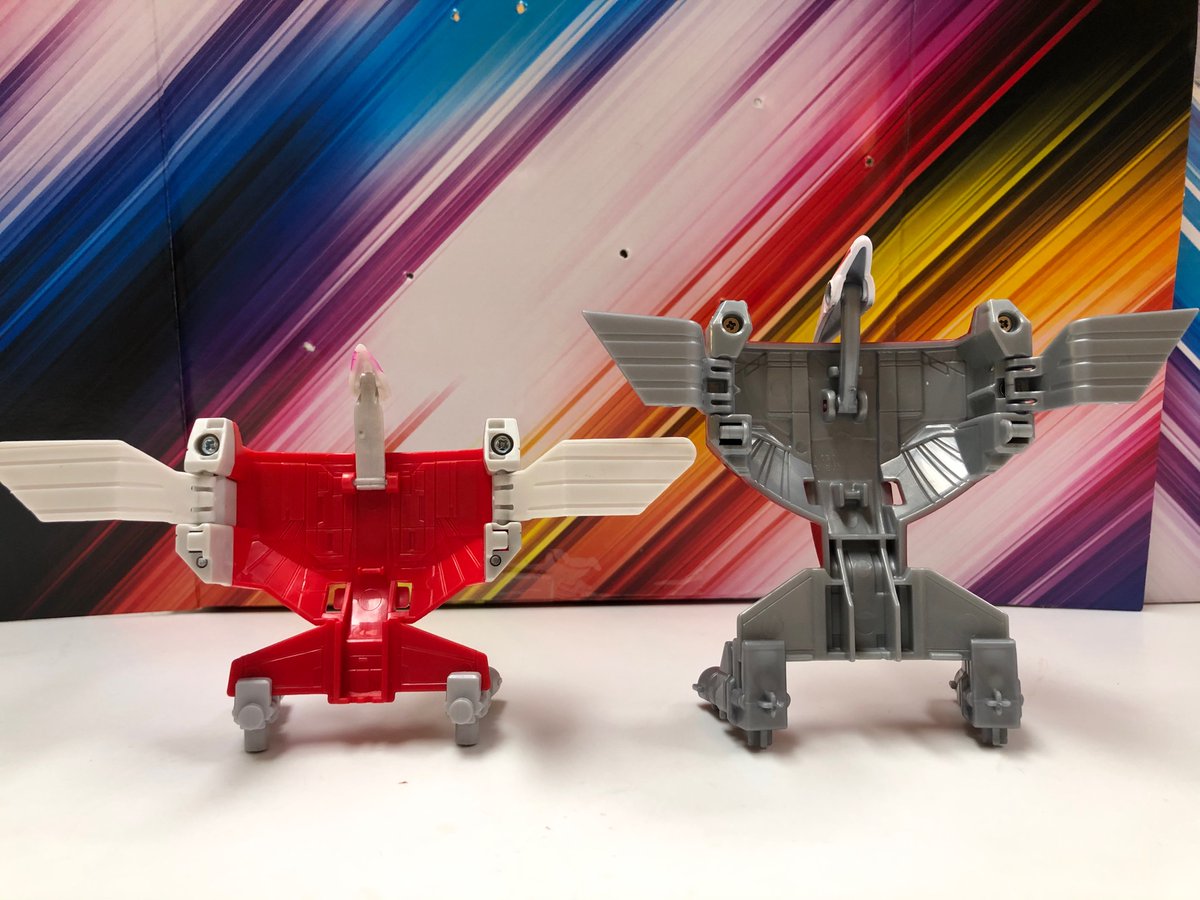 ZordBuilder's tweet photo. #Pteradactyl showdown. Bandai’s Neck/head is sturdier. Hasbro has some inaccurate pink on the head, but more molded detail.

#Bandai #MMPR #megazord. 
#ComparisonTime! #Hasbro #Dinozords  #Mastodon #Triceratops #SaberToothTiger  #Tyrannosaurus #Zords #MightyMorphin #PowerRangers https://t.co/DmoMPwxrYk