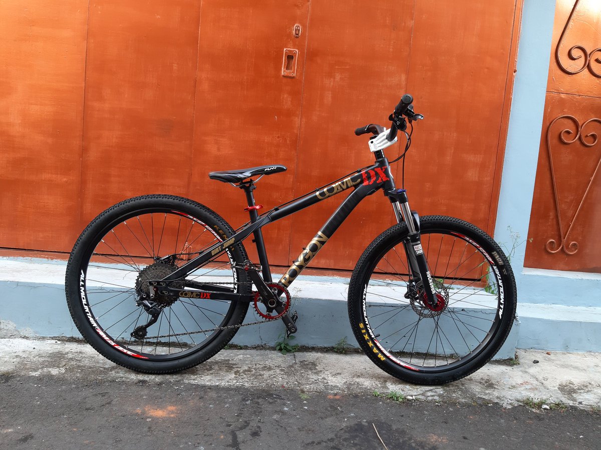 Kak ots <a href="/midiahn/">TOYOTA</a> barangkali follower nya ada yg lagi butuh loncat loncat pakai sapedah.
Polygon cozmic DX 
Spek DM aja