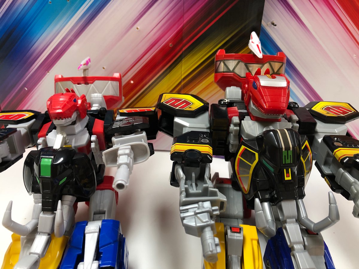 ZordBuilder's tweet photo. Tank modes. #Bandai is solid (duh, brick) #Hasbro more finicky b/c more joints and #Pteradactyl a little loosely connected 

#MMPR #megazord
#ComparisonTime! #Dinozords  #Mastodon #Triceratops #SaberToothTiger #Tyrannosaurus #Zords #MightyMorphin #PowerRangers https://t.co/p0k2HGhCHJ