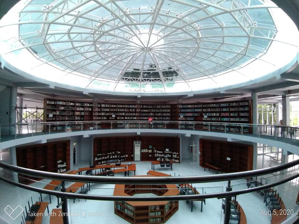 YouScoop's tweet image. LOOK: Maraming netizen ang namangha sa mga litratong inilabas ni YouScooper Francy Dollison ng mala-space ship na disenyo ng bagong library ng Sorsogon State College. Kumusta ang lagay ng library sa inyong paaralan o lokal na pamahalaan, mga Kapuso?

📸: Giggy de Jesus