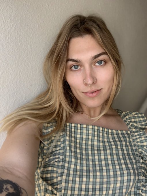 Watch sky 🎀🏳️‍⚧️'s leaked NSFW photo on TwXstars