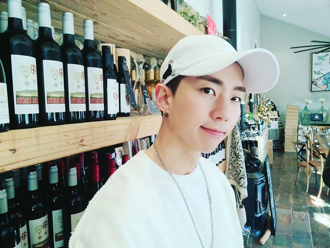 _pindex's tweet photo. ZE:A member Kevin wearing PINDEX "Influence" hat in white

#pindex #핀덱스

#제국의아이들 #ZEA #아이돌 #가수 #kpop #fashion #streetfashion #스트리트패션 #패션 #코디 #모자 https://t.co/dJqavGV9RT