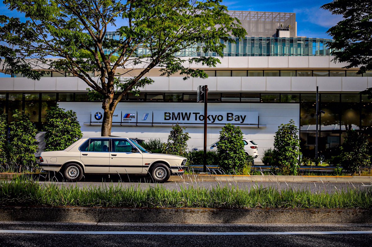 19bmw5i در توییتر 数十 駒を進めるとそこはbmw Tokyo Bay そういえば村内外車センターに展示中の635も見に行きたいですがこの暑さの中移動するのも大変なので今回はパスで