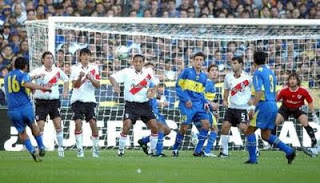 historiadeboca's tweet photo. Grandes goles de Boca de tiro libre, para volver a ver:
https://t.co/v3qivCPX85
#historiadeboca #bocajuniors #boca #estoesboca #aguanteboca #lamitadmasuno #labombonera #bocaynadamas #la12 #Bocaredes #la12twittera #cabj #comunidadbocajuniors #bocajuniorsquerido #Bocacampeon https://t.co/7yXlGOovMN