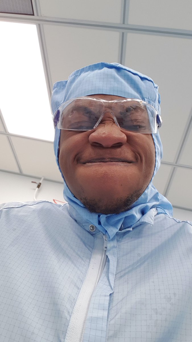 shaineNeuro's tweet photo. #BlackInChemRollCall 
Hey again, 😅 my name is De-Shaine and before I was #BlackInNeuro I was/am #BlackInChem. I graduated with an MSci in Chemistry in 2017 from @unibirmingham . I still use chemistry to make brain probes via photolithography and the fabrication of biosensors. https://t.co/9z7TTNGlfg