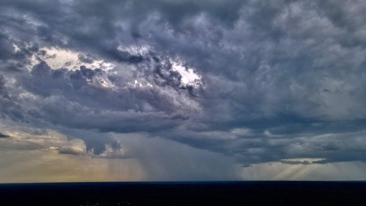 MintHillwx's tweet photo. @TaraLaneFOX46 @fox46amanda @wxbrad @JimCantore Nice rain shaft captured by my #DJIMavicAir2 before the storm tonight from #MintHillwx #ncwc #scwx #chltwx #DJI #mavicair2 https://t.co/0OzjNVwhxy