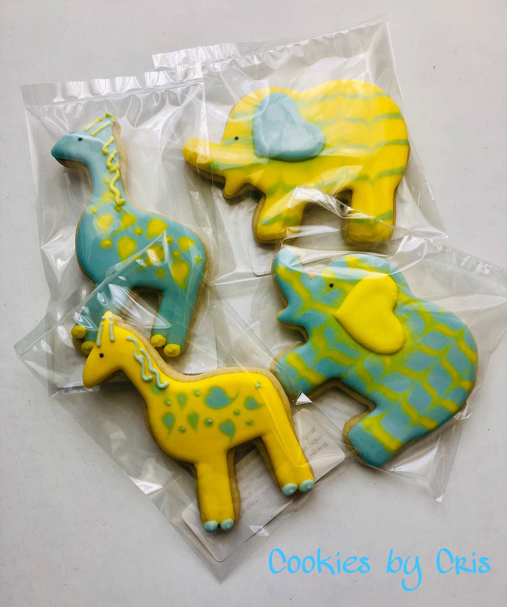 cookiesbycris's tweet photo. These elephants & giraffes were bagged and went to their drive by Baby Shower today.
• #cookiesbycris #sugarcookies #royalicingcookies #clefood #thefeedfeedbaking
#babyshowercookies
#elephantcookies
#giraffecookies https://t.co/0KWVya2t2O