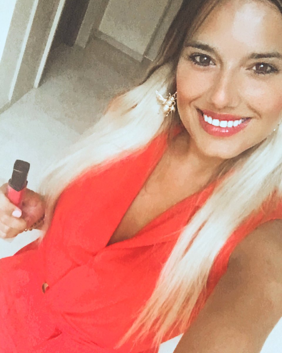 barbysbarbara's tweet photo. ¡Y no saber que hacer con tanta libertad💎!
 Siempre estamos creciendo. Siempre estoy sonriendo. Porque siempre será más tarde de lo que creo. Vida de mi vida 😍👣🌏✨

#yanovaletodo
#seleccionayeligesiempre
#desdentrohaciafuera https://t.co/MJUF4tSISJ