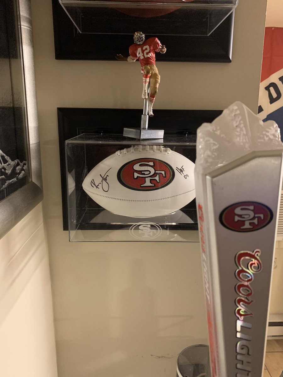 SickyyNickyy's tweet photo. Best athlete to ever step on the field @RonnieLottHOF https://t.co/ikbfddvRoF