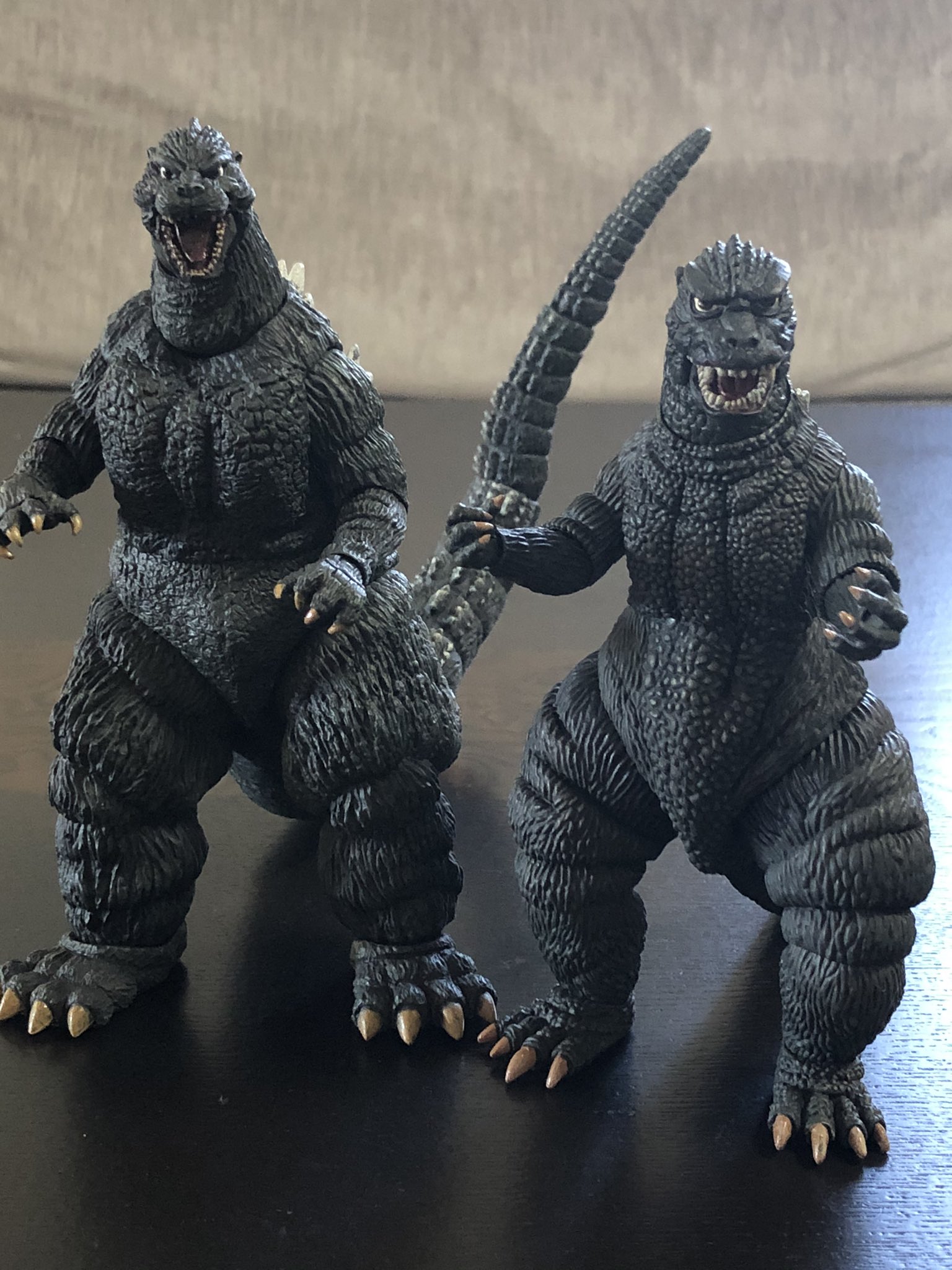 ネカ キンゴジ Amazon.com: NECA - Godzilla 1989 Classic Godzilla 12 Inch