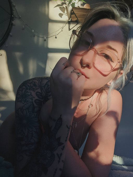 Thinking about it ✨💭 ▪️ https://t.co/0IAGQwSW6s https://t.co/ZCcbZuvch1