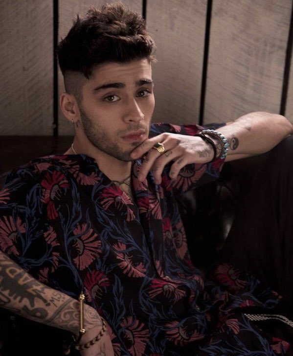 PopMomento's tweet photo. TOP MELHORES CANTORES #MomentoTop50

10 • Zayn Malik https://t.co/Qwa073YMQ1